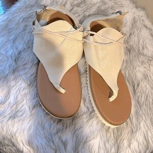 NWT Beige Cotton sandals with a zipped back and twine in front, Sz 9